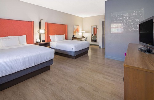Santa Ana Hotel | La Quinta Inn & Suites by Wyndham Orange County Airport