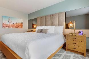 Tempe Hotel | La Quinta Inn & Suites by Wyndham Tempe University, Phoenix