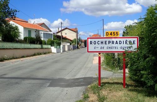 Chatel-Guyon House | La Roche Pérégrine