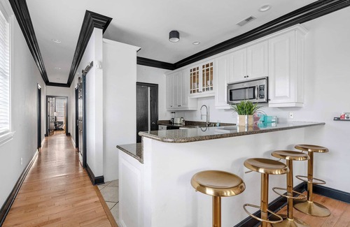 Cannonborough Elliotborough Apartment | La Rose | Bright and Comfortable Downtown Home