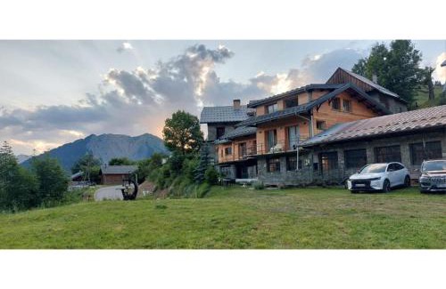 Albiez-Montrond Ski Chalet | La scierie de la grande ourse