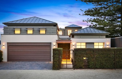 North Avoca House | LA SPAGGIA - THE BEACH | Beachfront , Pool | Accom Holidays