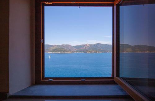Portoferraio Old Town House | La Suite del Faro - HelloElba
