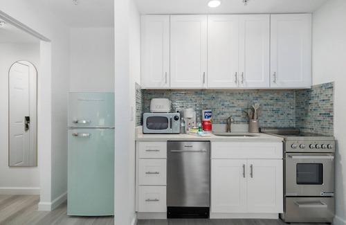 Pass-a-Grille Historic District Apartment | La Tortuga Historic Pass A Grille St Pete Beach 78