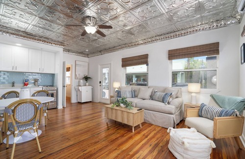 Pass-a-Grille Historic District Apartment | La Tortuga Historic Pass A Grille St Pete Beach 78