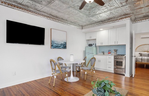 Pass-a-Grille Historic District Apartment | La Tortuga Historic Pass A Grille St Pete Beach 78