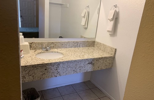 Clovis Hotel | La Vista Inn