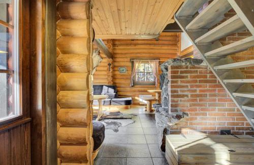 Pyhatunturi Villa | Laavu 15 Original Log Cabin with Sauna