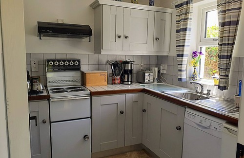 Garrykennedy Cottage | LACKAROE COTTAGE, family friendly in Garrykennedy, County Tipperary