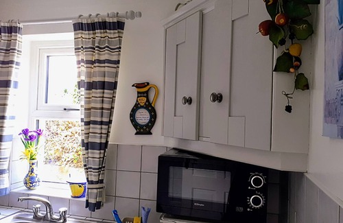 Garrykennedy Cottage | LACKAROE COTTAGE, family friendly in Garrykennedy, County Tipperary