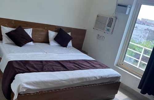 Barsana Hotel | Ladlee Palace Guest House