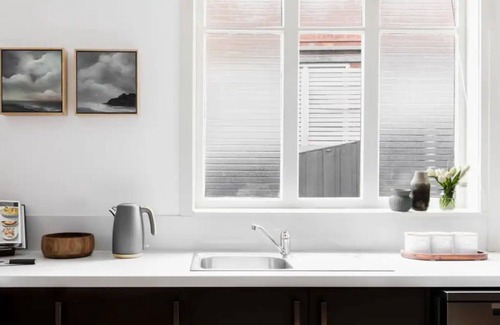 West Hobart House | Lady Victoria: Eclectic charm, walk to cafes/shops