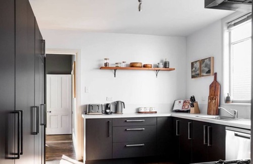West Hobart House | Lady Victoria: Eclectic charm, walk to cafes/shops