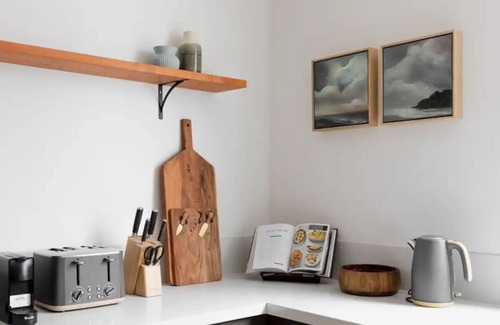 West Hobart House | Lady Victoria: Eclectic charm, walk to cafes/shops