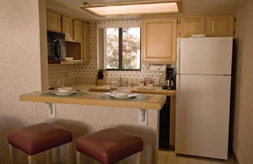 Big Bear Lake Hotel | Lagonita Lodge - Heated Indoor Pool & Spa - Game Room - On The Lake 4
