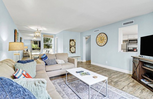 Hilton Head Island Condo | Lagoon View Villa 2 bd 2 & one half bath Steps to the Beach!