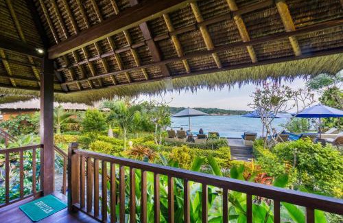 Mushroom Bay Resort | Laguna Reef Huts