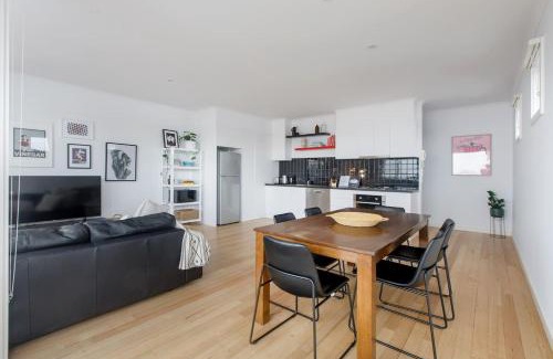 Brunswick Apartment | 'Laidback Lygon' A Two-storey Inner-city Oasis