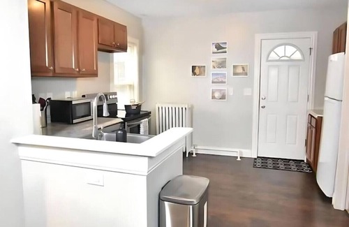 Detroit - Shoreway Apartment | Lake Ave Serenity Suite
