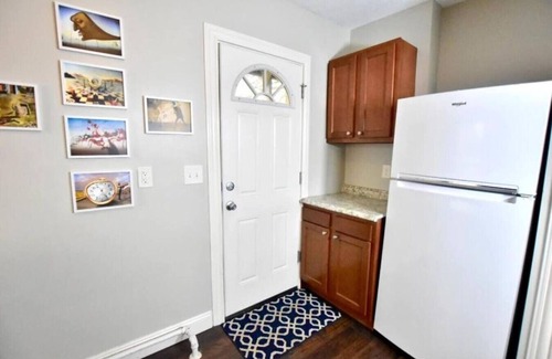 Detroit - Shoreway Apartment | Lake Ave Serenity Suite