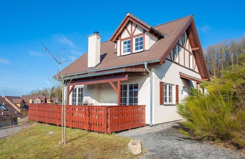 Kronenburg House | Lake Bungalow with Washer Access