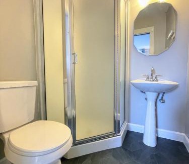Chelan Hotel | Lake Chelan Manor Room #4