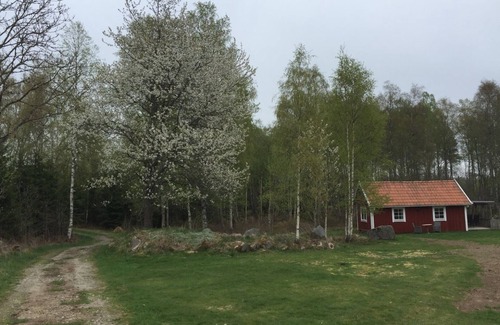 Vederslov House | Lake-close location in Småland