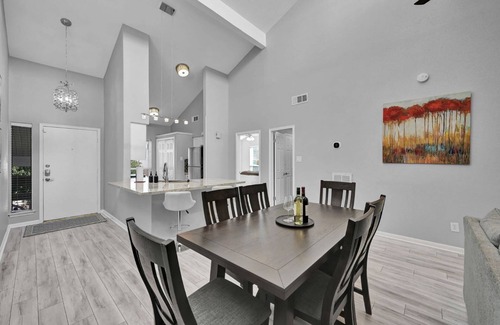 April Sound Condo | Lake Conroe Condo in Gated Community with Porch & Modern Amenities—Your Ideal Getaway Spot!