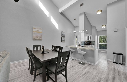 April Sound Condo | Lake Conroe Condo in Gated Community with Porch & Modern Amenities—Your Ideal Getaway Spot!