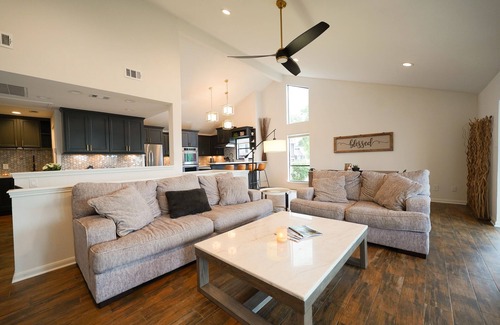 April Sound House | Lake Conroe Retreat. Stunning Views & Private Deck