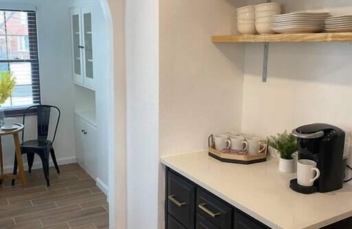 Euclid House | Lake Cottage Mins To Downtown Completely Remodeled