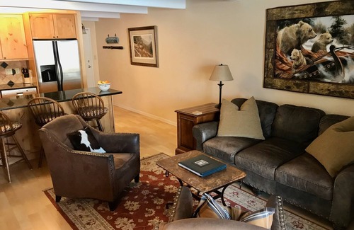 Dillon Condo | Lake Dillon Condominium with Beautiful Lake & Mountain Views