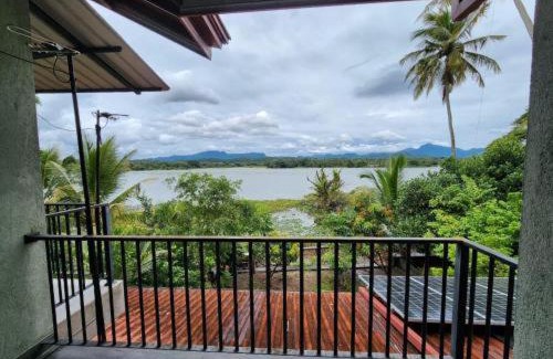 Ibbagamuwa Hotel | Lake Entrance