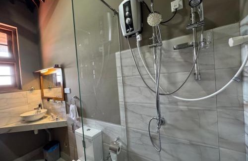 Ibbagamuwa Hotel | Lake Entrance