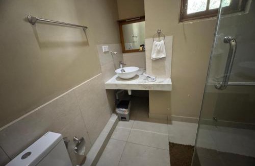 Ibbagamuwa Hotel | Lake Entrance