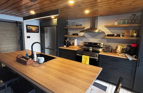 LaBelle Cabin | Lake escape! Charming 4-bedroom Cottage with AC and WiFi in welcoming Labelle.