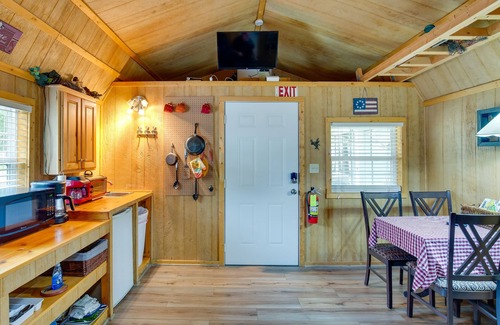 Emory Apartment | Lake Fork Studio Cabin w/Dock + Boat Ramp!