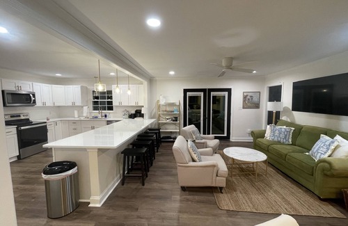 Central House | Lake front 2.5 miles from Clemson with private cove