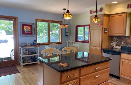 Putnam Township House | Lake Front Blue Turtle Cottage on Patterson Chain of 7 Lakes 3BR, 1.5BA