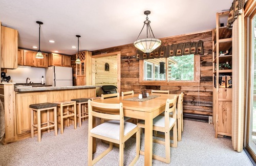 Harshaw House | Lake Front Family Paradise! Gorgeous 3 bedroom surrounded by wildlife.