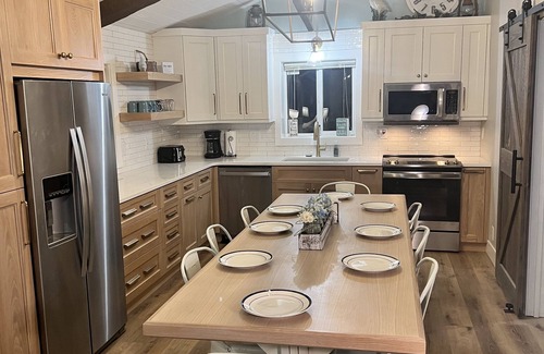 McColley House | Lake Front! Featured on “HGTV" Private Dock!, Kayaks, PaddleBoard, Gas Firepit!