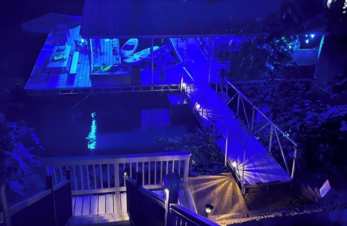 McColley House | Lake Front! Featured on “HGTV" Private Dock!, Kayaks, PaddleBoard, Gas Firepit!