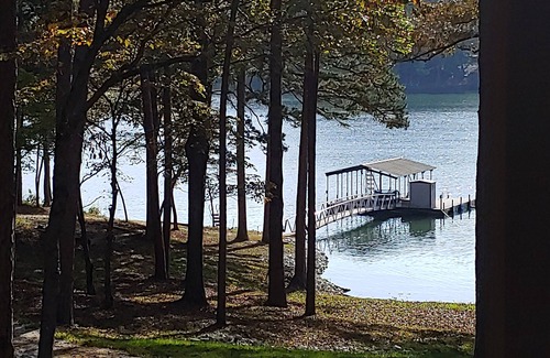 Seneca House | Lake Front Hartwell House 4.5 Miles to Clemson. 5 Bedrooms 3 Full Baths.14 Beds