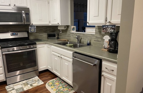 Caryville House | Lake Front House in Caryville with Private Dock, 5 minutes from I75/Twin Cove!