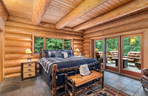 Mount St. Helens Cabin | Lake front Lodge on Lake Swift