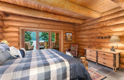 Mount St. Helens Cabin | Lake front Lodge on Lake Swift