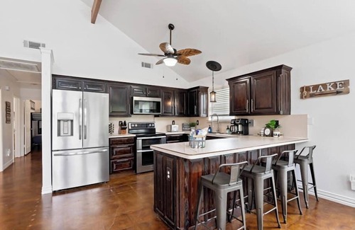 Cedar Creek Reservoir House | Lake Front Oasis, Pool, Dock, Fire Pit, Sleeps 10