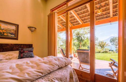 Santa Cruz La Laguna House | Lake Front Suite at Los Elementos