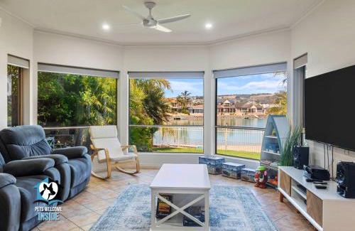 Encounter Bay House | Lake Front - Tropical Retreat at Encounter Bay!