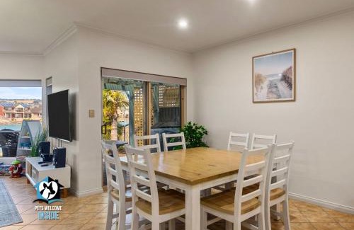 Encounter Bay House | Lake Front - Tropical Retreat at Encounter Bay!